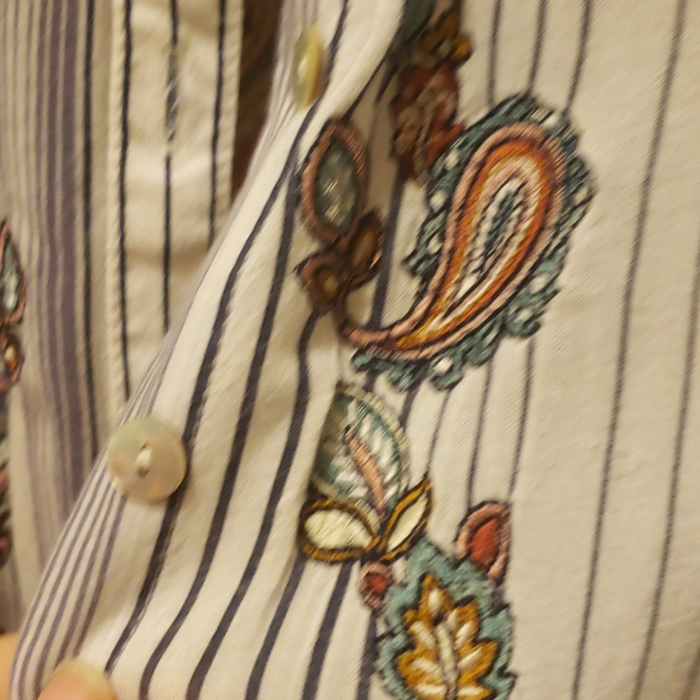Blouse - Picture 2 of 3